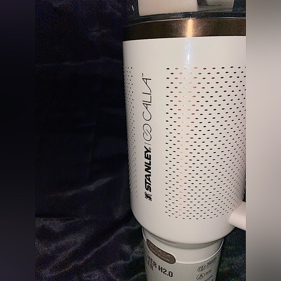 Stanley x Calia - 40oz Flowstate Quencher H2.0 Tumbler. Color: (Oat Milk) *NEW* - Picture 15 of 15